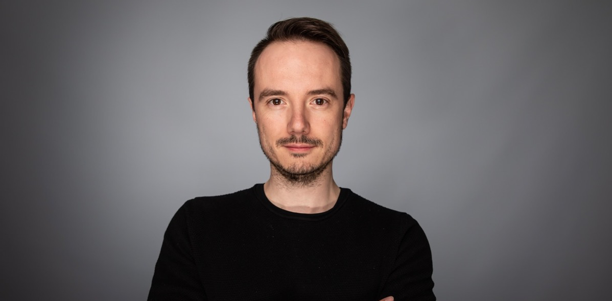 Julian Wiehl im Podcast: Das LGBTQI+ – ABC, was Companies über Queer Diversity wissen sollten.