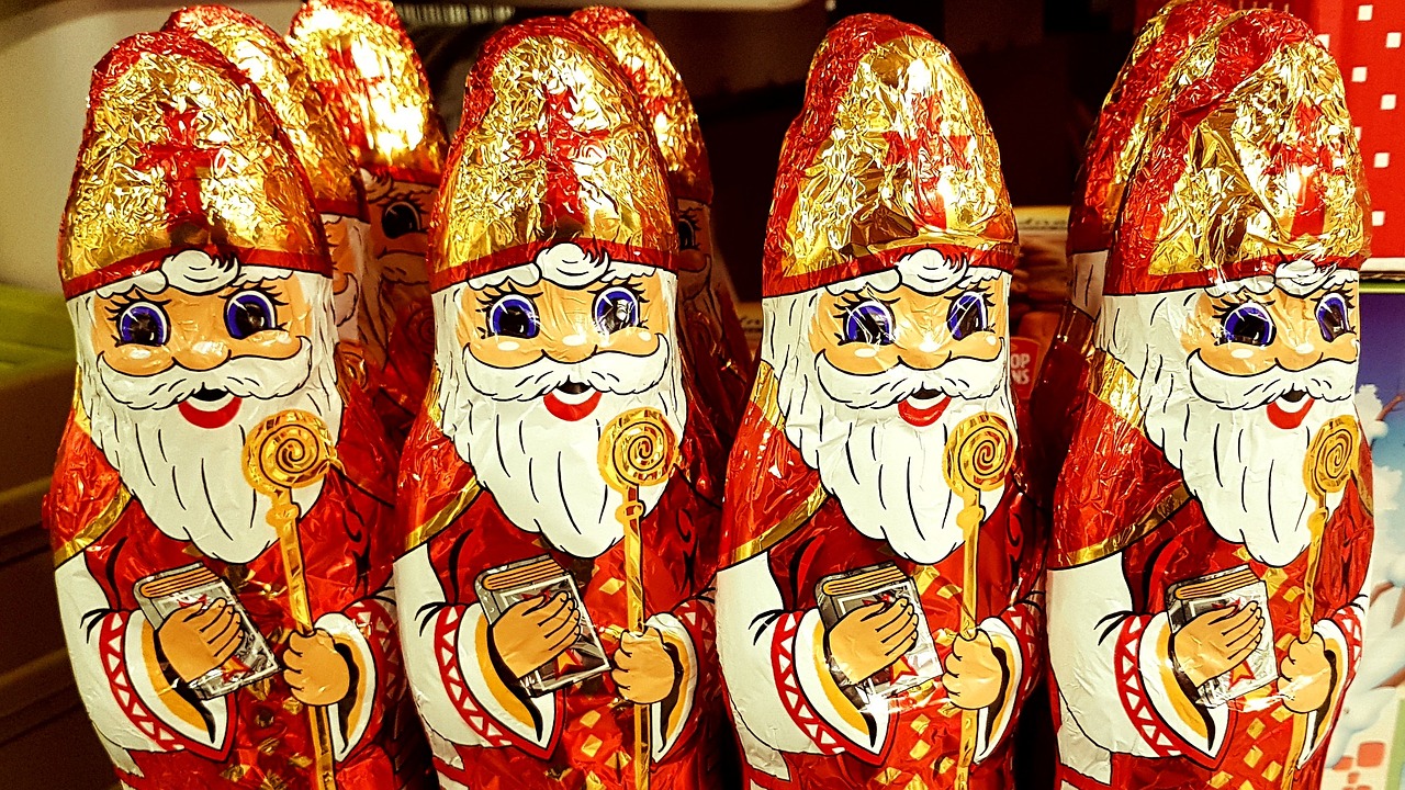 Bischofsmütze statt Dreiteiler, ein Manager als Heiliger Nikolaus